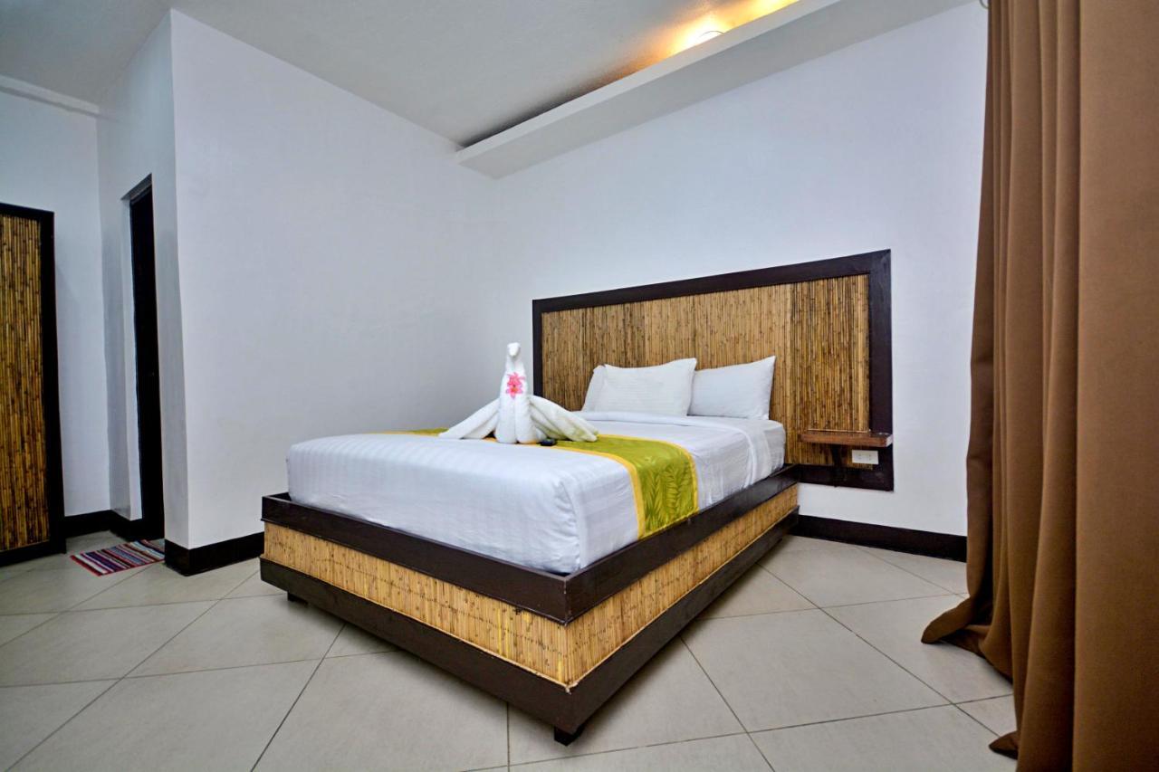 Bamboo Beach Resort & Restaurant Manoc-Manoc Εξωτερικό φωτογραφία