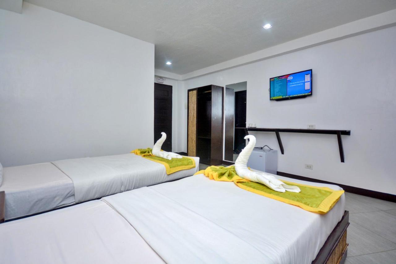 Bamboo Beach Resort & Restaurant Manoc-Manoc Εξωτερικό φωτογραφία